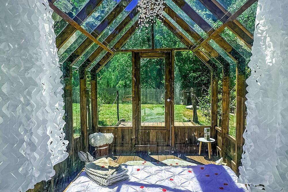 Chalet en verre sous une pluie d’étoiles in Lucéram, Côte méditerranéenne (France)