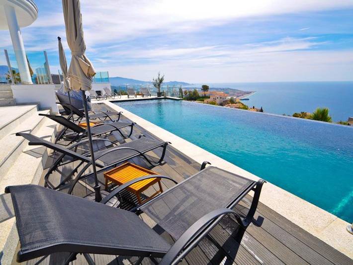 Location de vacances pour 10 personnes, avec piscine ainsi que balcon/terrasse et vue sur l’océan à Salobreña - 2