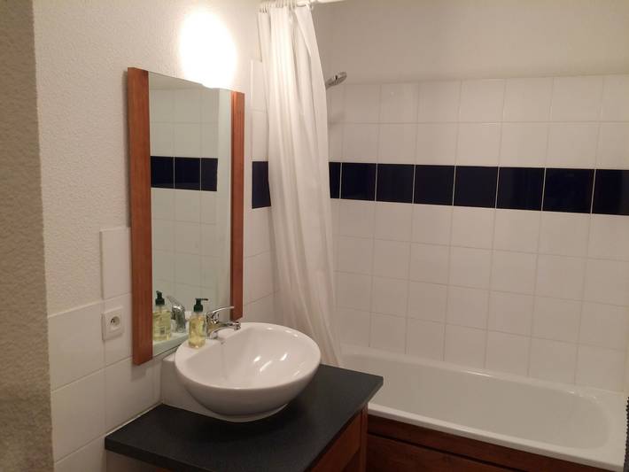 Ganze Wohnung, Gemütliches T2-Apartment für 4 Personen, Balkon, unweit der Pisten, mit Garage und Wellnesszugang in Peyragudes, Französische Pyrenäen