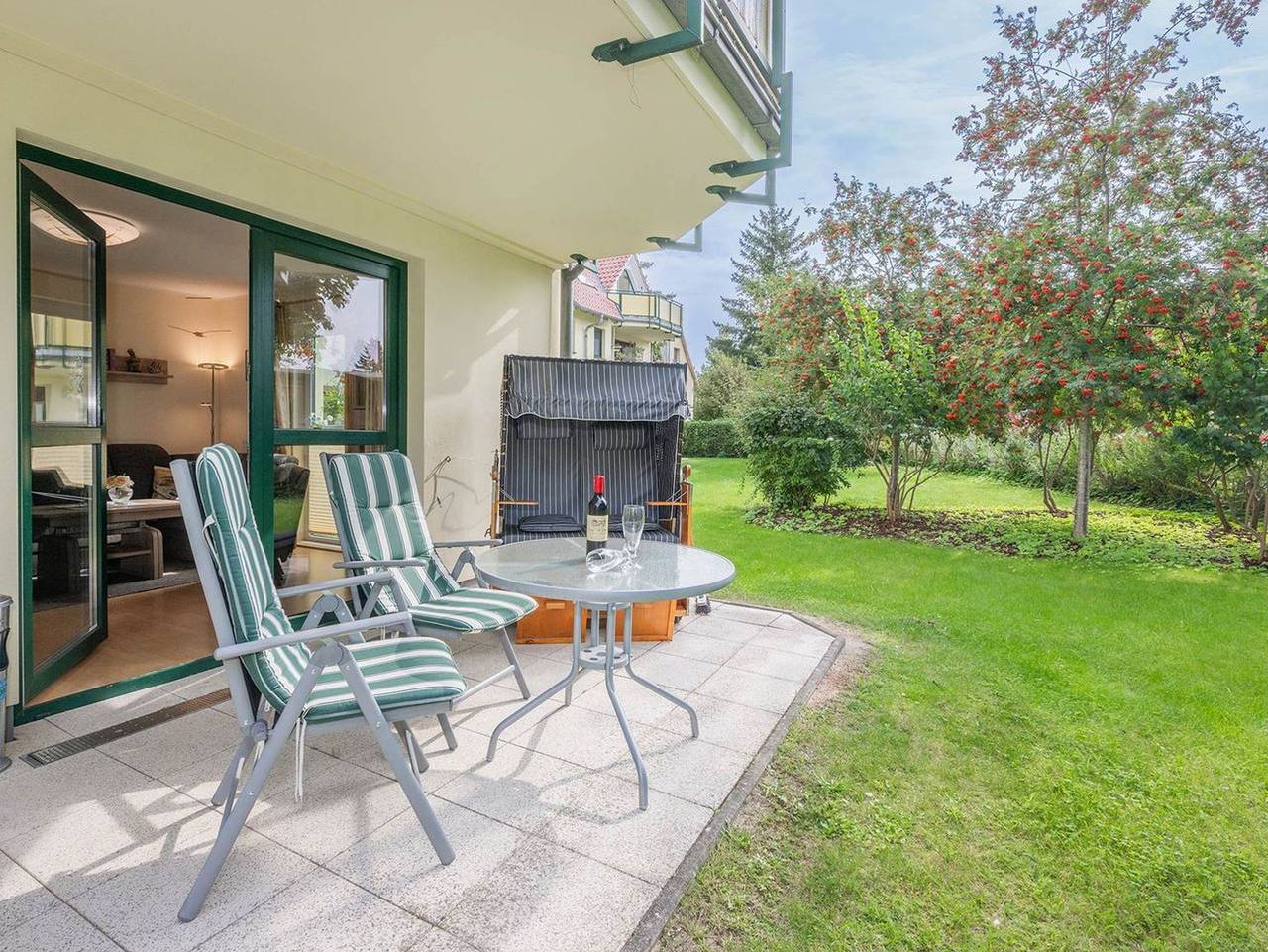 Ganze Ferienwohnung, Ostseetrio Haus 2 - 08 - Ostseetrio Haus 2 - 08 - schönes Domizil mit Terrasse und Strandkorb in Zinnowitz, Usedomer Norden