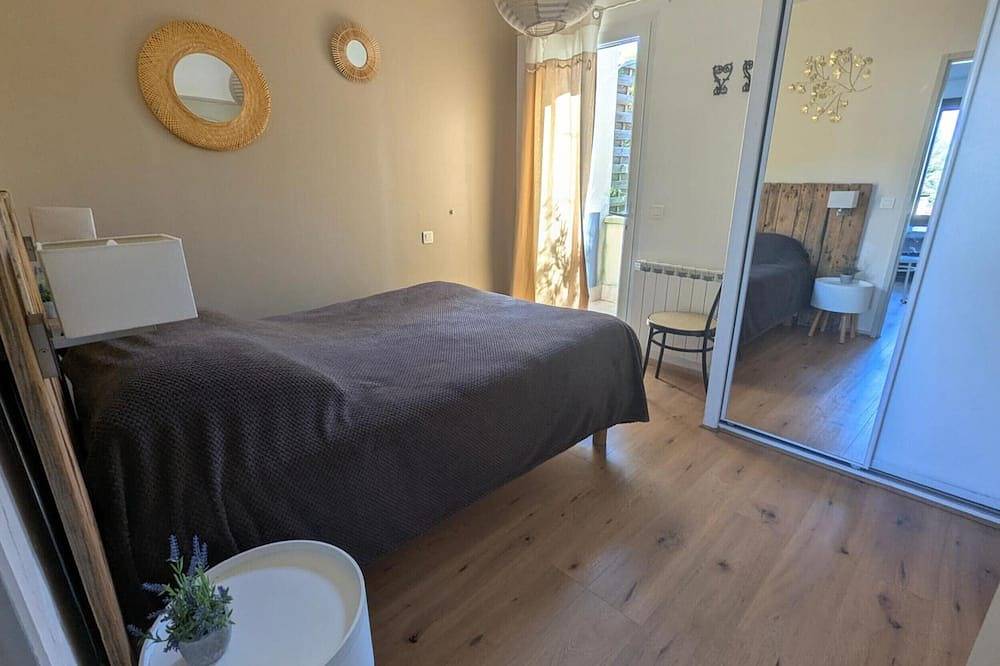 Appartement entier, Gîte attenant avec piscine privée in Apt, Parc naturel régional du Luberon