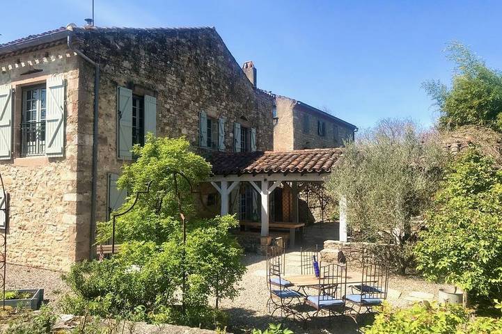Gîte pour 6 personnes, avec terrasse et jardin à Vindrac-Alayrac