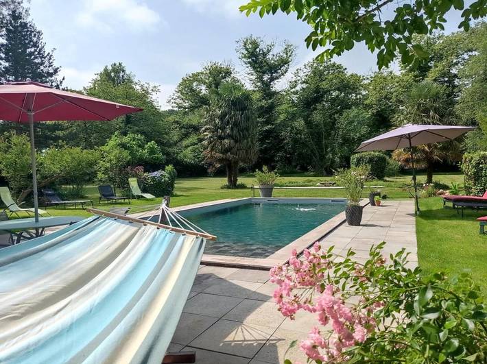 Chambre d’hôte pour 5 personnes, avec Terrasse ainsi que Jardin et Piscine