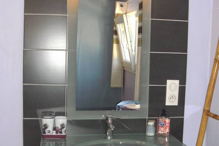 Gîte pour 8 personnes, avec piscine ainsi que jardin et balcon à Saint-Christol-lès-Alès - 3