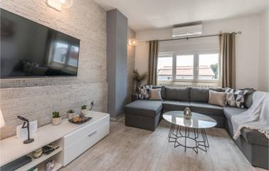 Holiday Apartment for 7 People in Biograd na Moru, Zadar, Photo 1