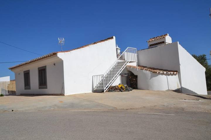 Location de vacances pour 5 personnes, avec jardin et jacuzzi dans Santa Catarina da Fonte do Bispo - 3