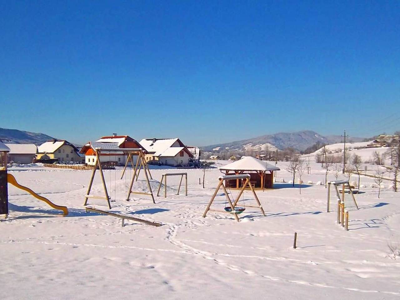 Ganze Ferienwohnung, Gästehaus Horizont - Apartments - Blumenwiese in Innerschwand am Mondsee, Mondsee & Irrsee