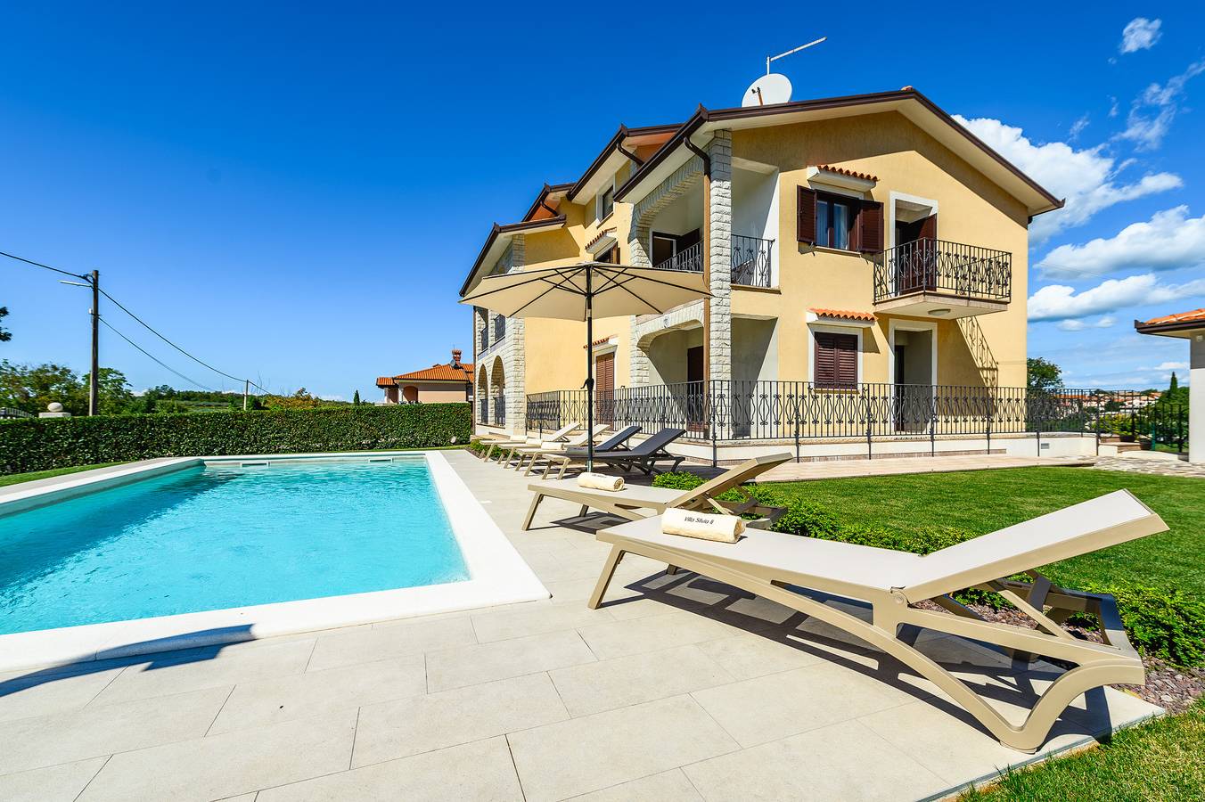 Ganze Wohnung, Premium Apartment Silvia with pool in Vizinada, Zentralistrien