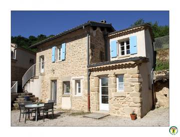 Gîte pour 4 personnes, avec piscine et terrasse à Châteauneuf-sur-Isère