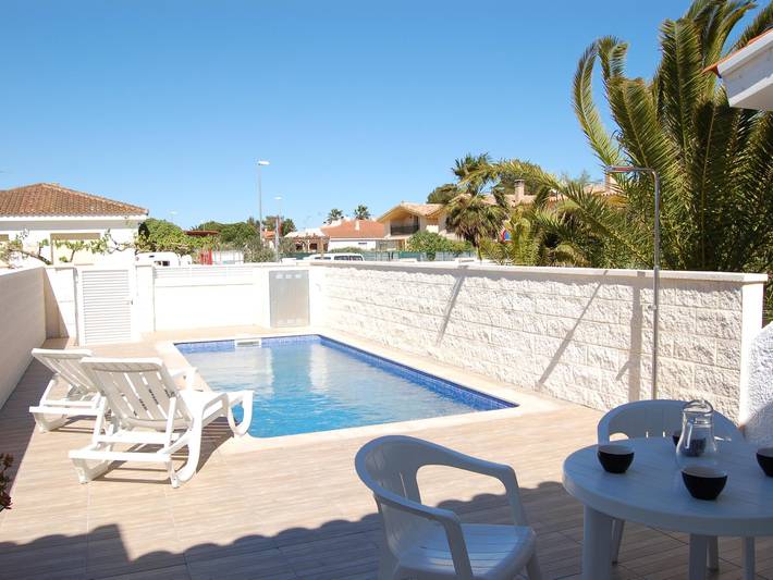 Location de vacances pour 4 personnes, avec terrasse et piscine à Riumar - 4