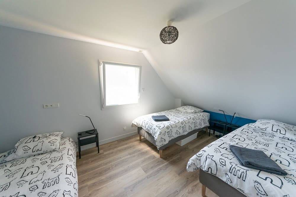 Charming 10-person gîte with Spa, 700 metres from the beach! in Porspoder, Brest region