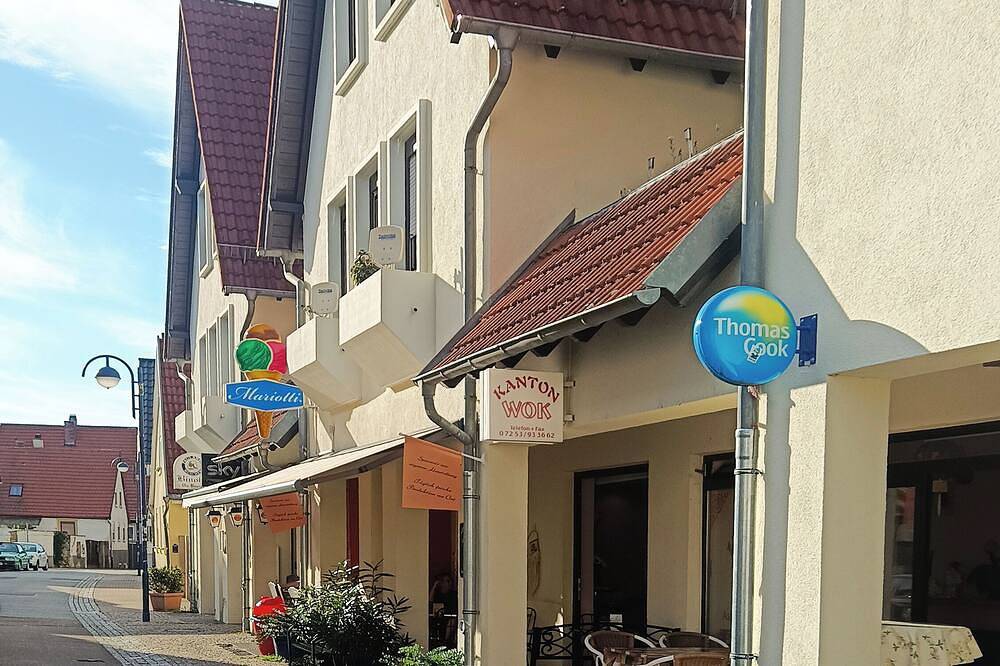 Ganze Wohnung, Fewo \"Goldene Suite\" nah am Thermalbad, zentral und dennoch ruhig in Bad Schönborn, Kraichgau