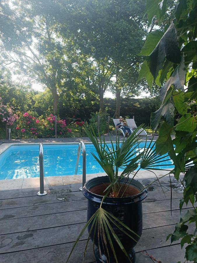 Gîte pour 3 personnes, avec Terrasse et Jardin ainsi que Piscine et Vue à Les Essarts-le-Roi