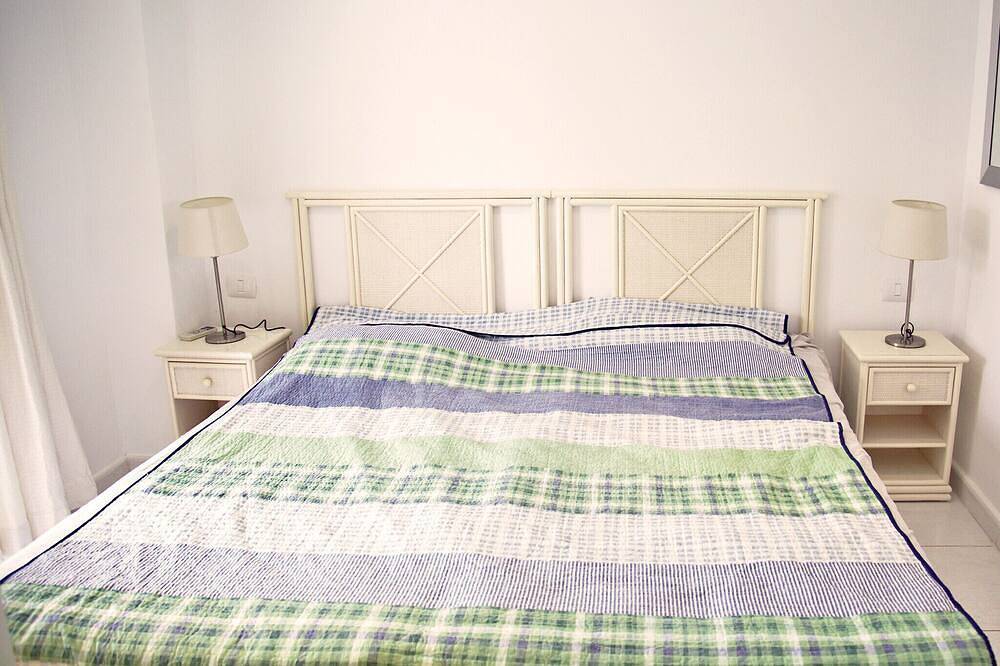 2 min Walk to Beach - Private Solarium Bungalow in Playa de las Américas, Arona