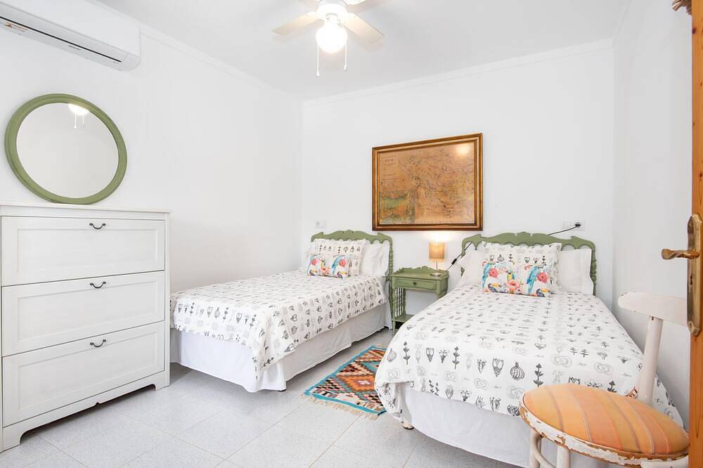 Can Cusina. Charming House With Swimming Pool in Es Llombards, Santanyí