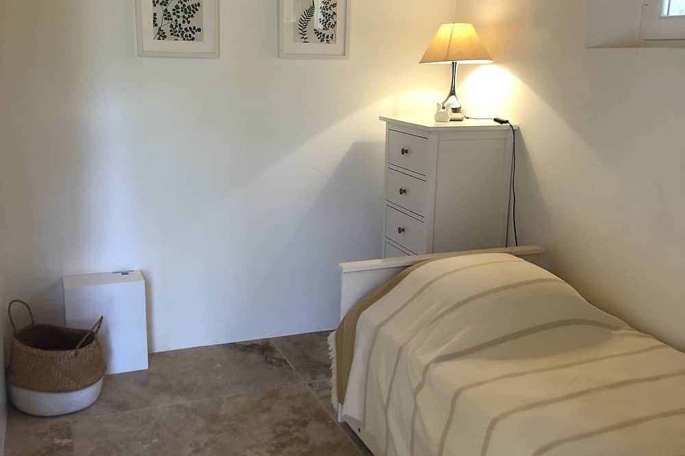 Secluded stone house in the middle of woods with stunning views in Seillans, Région de Draguignan