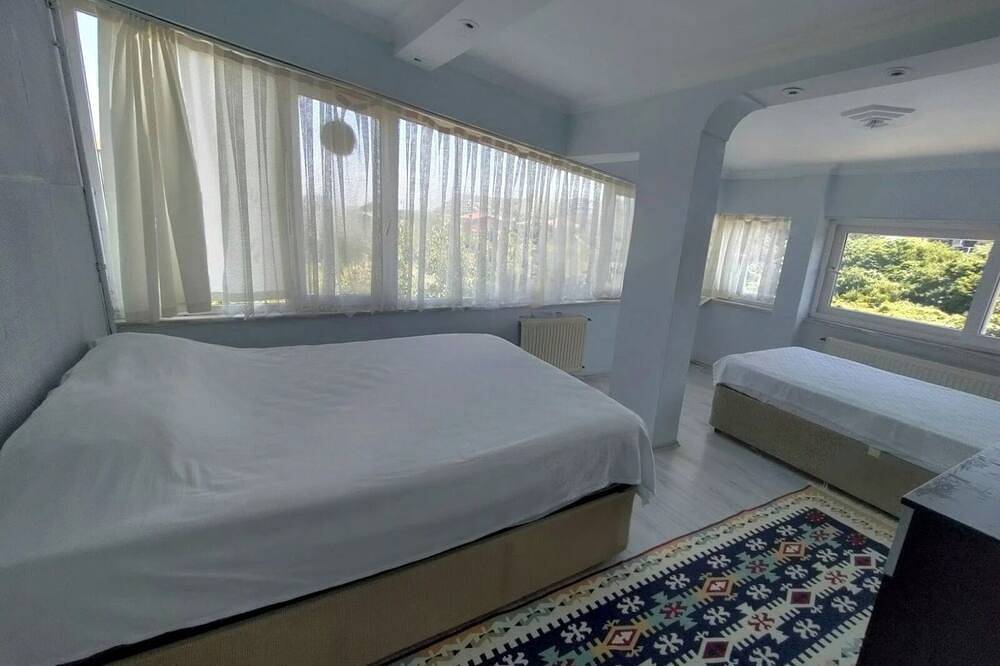 Spacious Villa with a Heated Pool, Jacuzzi, 200 meter from the beach in Şile, Marmara region