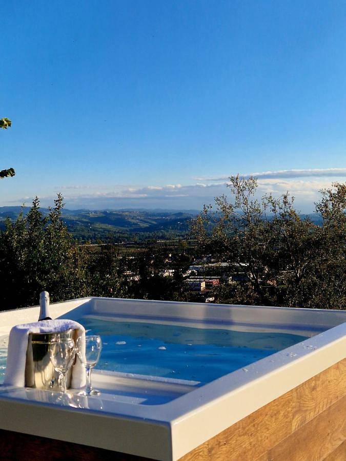 Casa vacanza per 6 persone, con idromassaggio e giardino in Govone