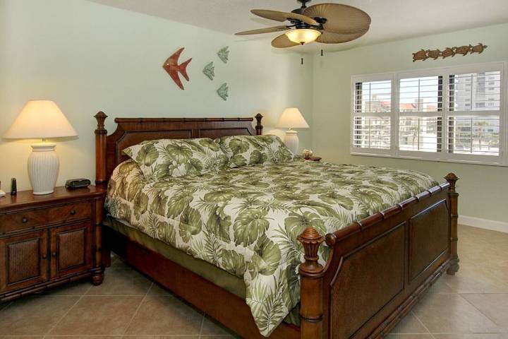 Vacation rental for 6 people, with hot tub and balcony as well as sauna and pool in Cocoa Beach