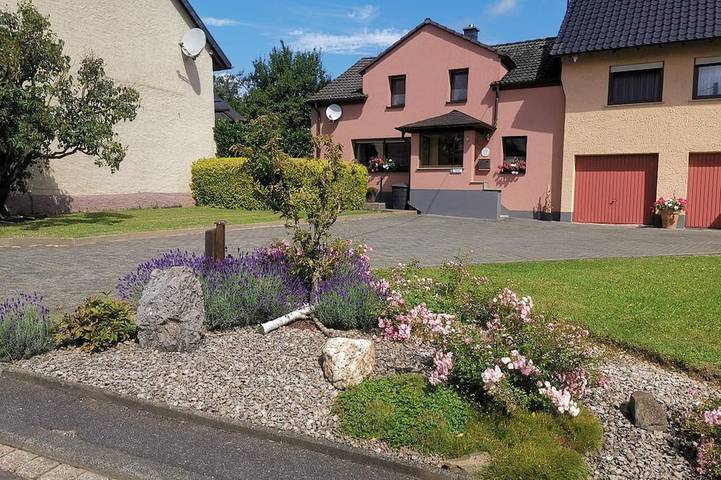 Ferienwohnung für 5 Personen, mit Terrasse und Garten