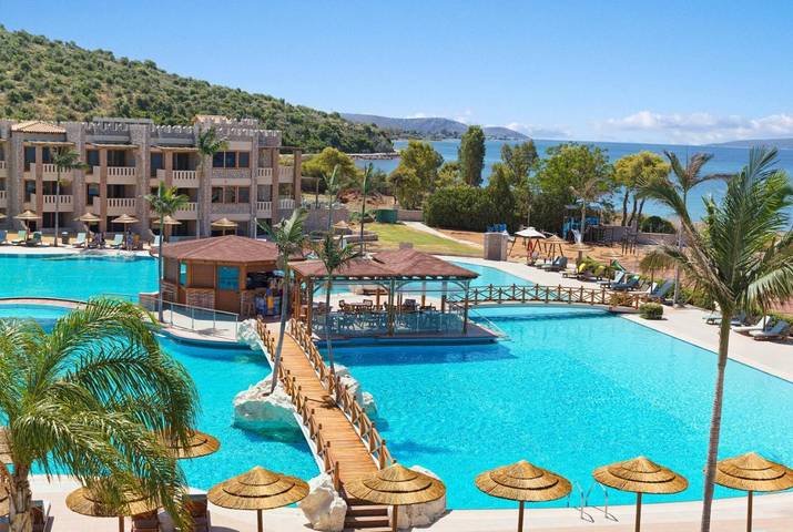 Bungalow für 4 Personen, mit Balkon und Terrasse sowie Whirlpool und Garten auf den Peloponnes