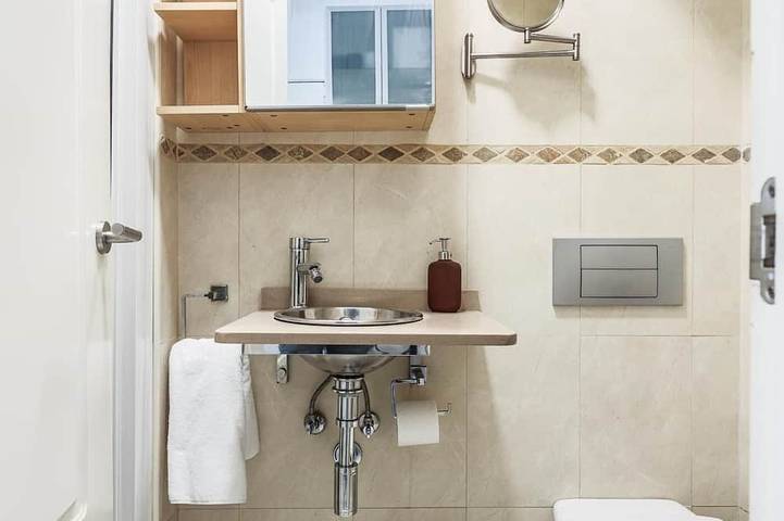 Entire apartment, Nice studio at feria street in Casco Antiguo, Sevilla