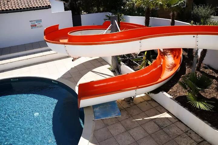 Camping für 8 Personen, mit Whirlpool und Terrasse sowie Pool in der Charente-Maritime - 2