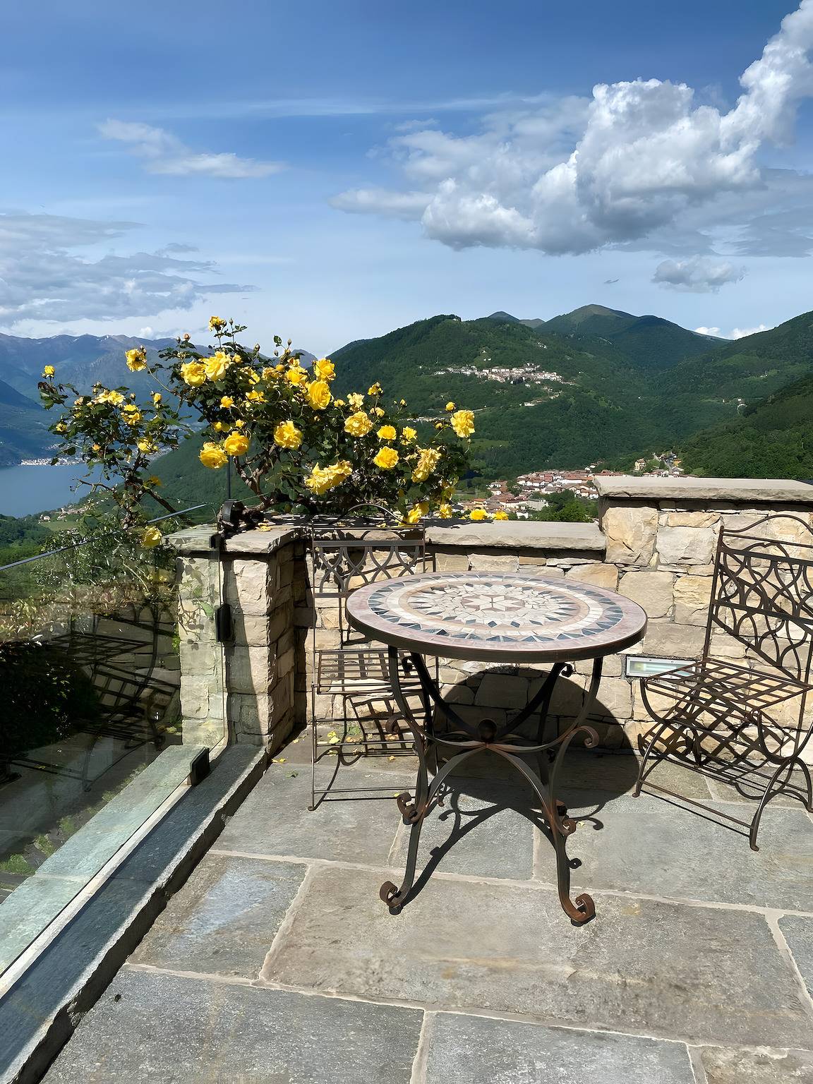 Entire apartment, Apartment 'Villa Alessandra' with Lugano Lake View, Terrace and Wi-Fi in Pellio Intelvi, Alta Valle Intelvi