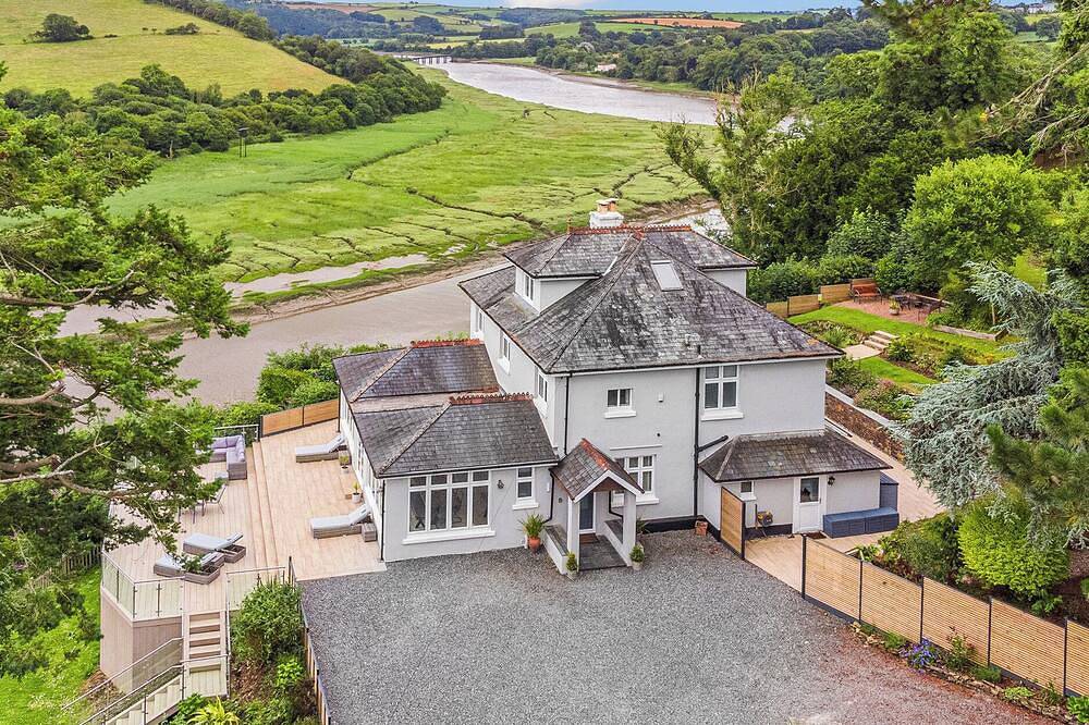 Mallacleave House, pet friendly, luxury holiday cottage in Bideford in Bideford, Devon