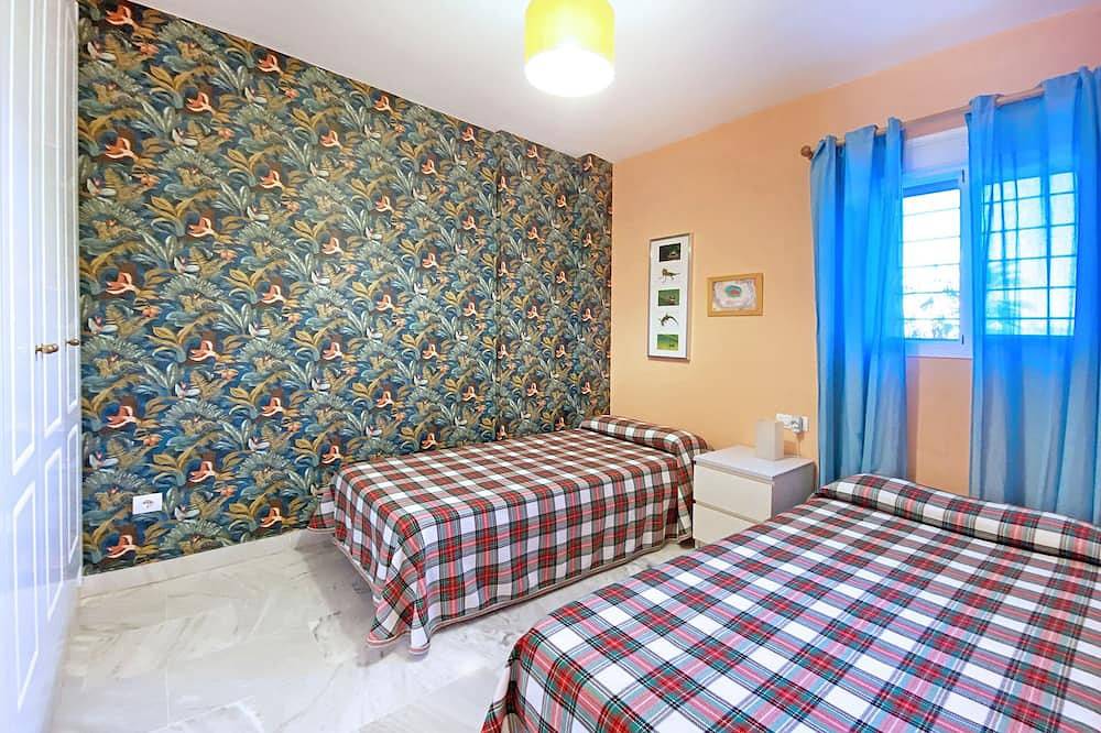 Apartamento entero, Sol, Naturaleza Y Playa. Acogedor, soleado, gran jardín con vistas a pinares in Islantilla, Lepe