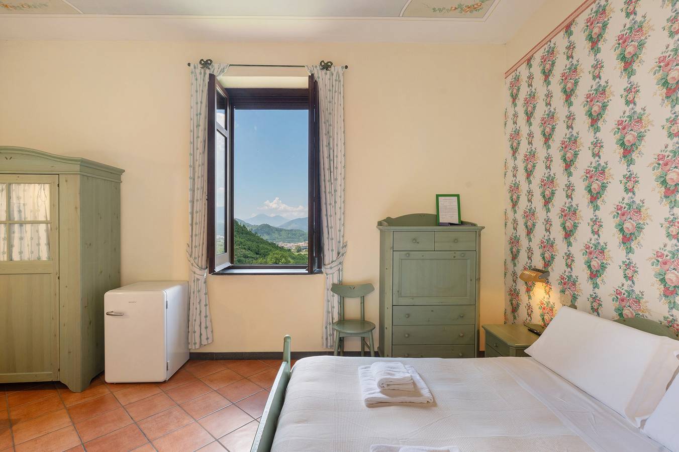 Agriturismo 'Quadruple Room With View of Vesuvius' with Mountain View, Shared Pool and Wi-Fi in Fisciano, Salerno Province