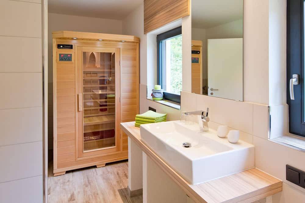 Sailhouse Edersee Ferienhaus **** - seenah, Infrarotkabine in Hemfurth-Edersee, Edertal