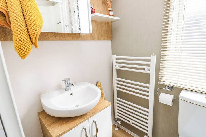 216 Solent Breezes, pet friendly, country holiday cottage in Warsash in Fareham, Hampshire