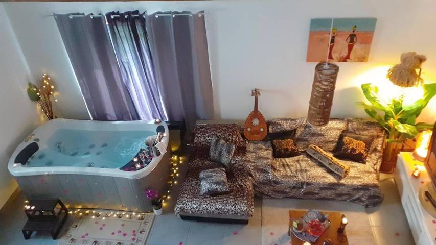 Location de vacances pour 2 personnes, avec sauna et jacuzzi à Sénas - 3