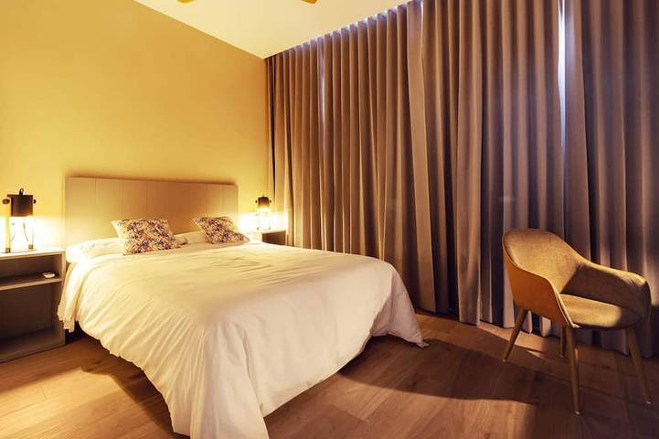 Ganze Wohnung, Apartment-Eigenes Badezimmer-Strassenblick in Mérida, Badajoz Provinz