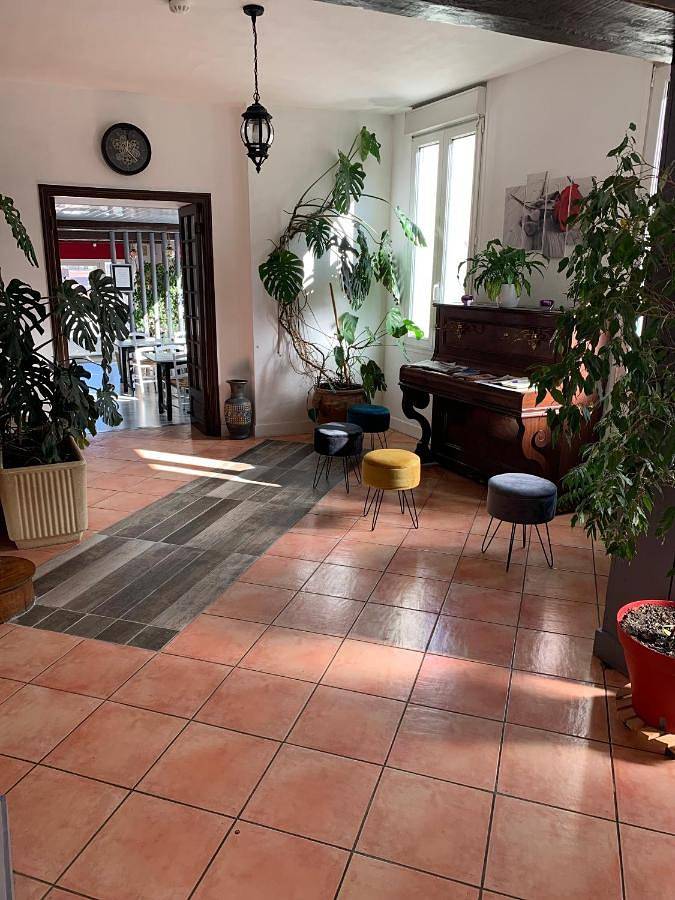 Double Room with Private Bathroom in Mirambeau, Région de Jonzac