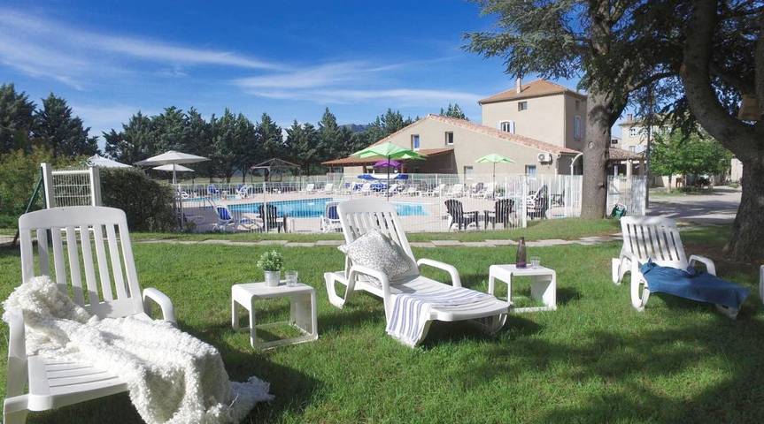 Parc de vacances pour 5 personnes, avec jardin ainsi que piscine et vue à Lagrand