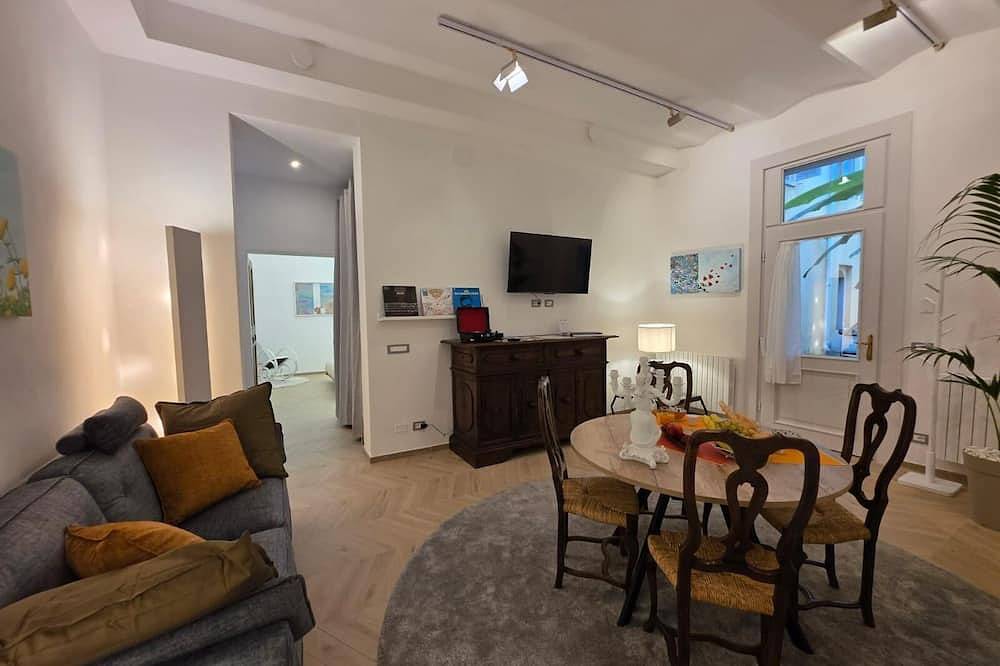 Entire apartment, Classic One Bedroom Apartment with King Bed in Modena, Modena Province