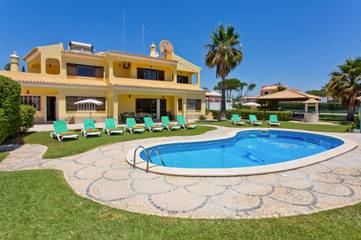 Villa voor 10 Personen in Guia, Faro District, Afbeelding 1