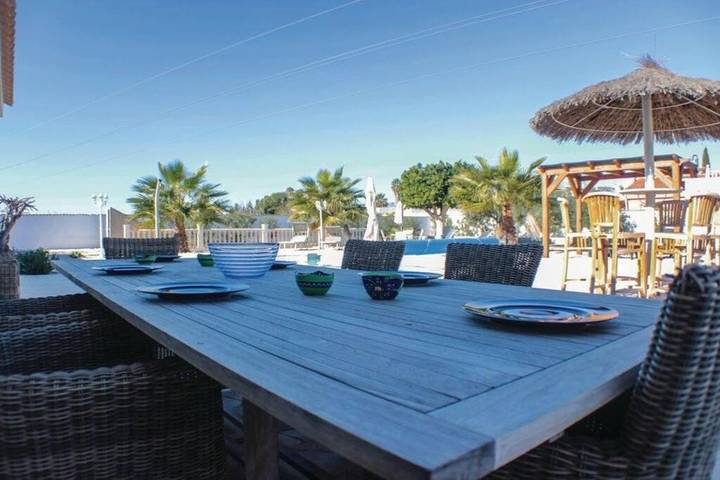 Location de vacances pour 8 personnes, avec jardin ainsi que terrasse et piscine, animaux acceptés à Crevillent - 2