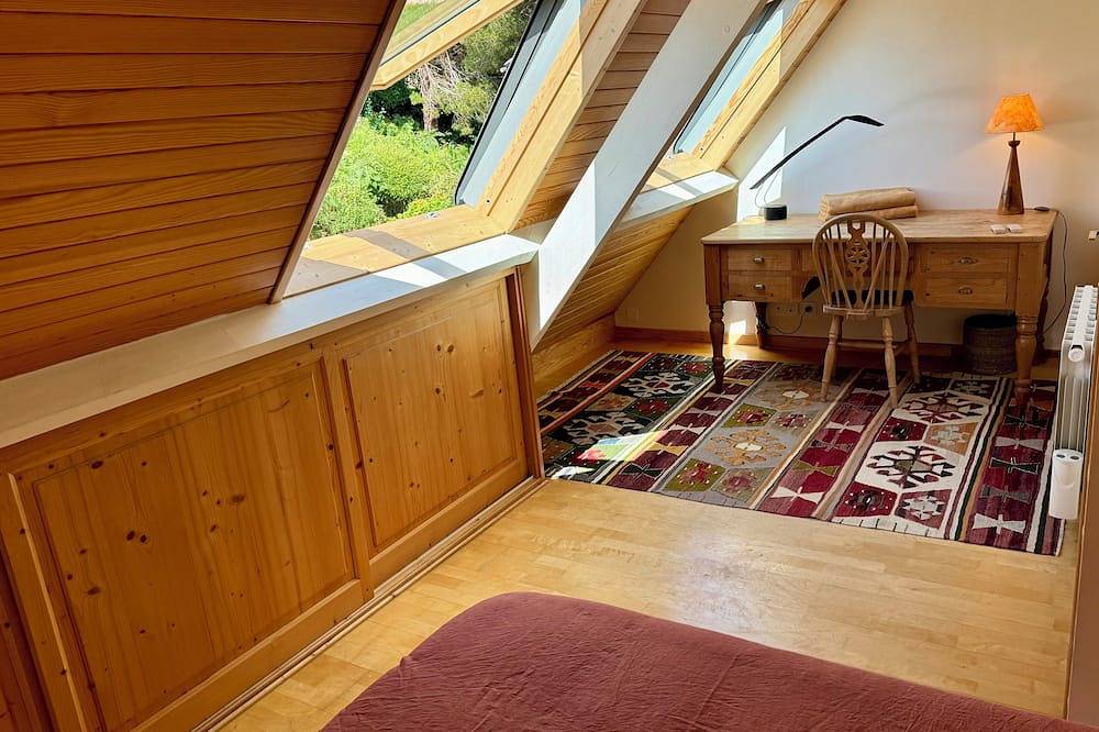 Les oliviers room, quiet and bright in Fouesnant, Côte de Cornouaille