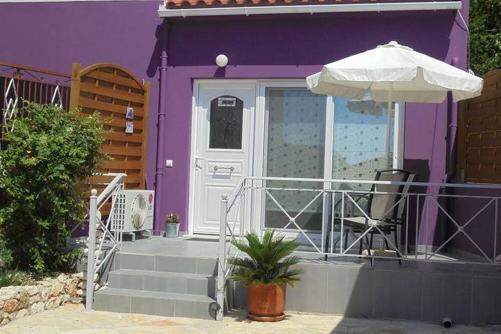 Cottage for 3 people, with balcony and yard in Greece