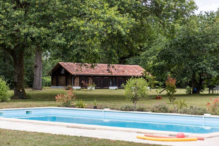 Gîte pour 6 personnes, avec Terrasse et Jardin ainsi que Piscine et Vue