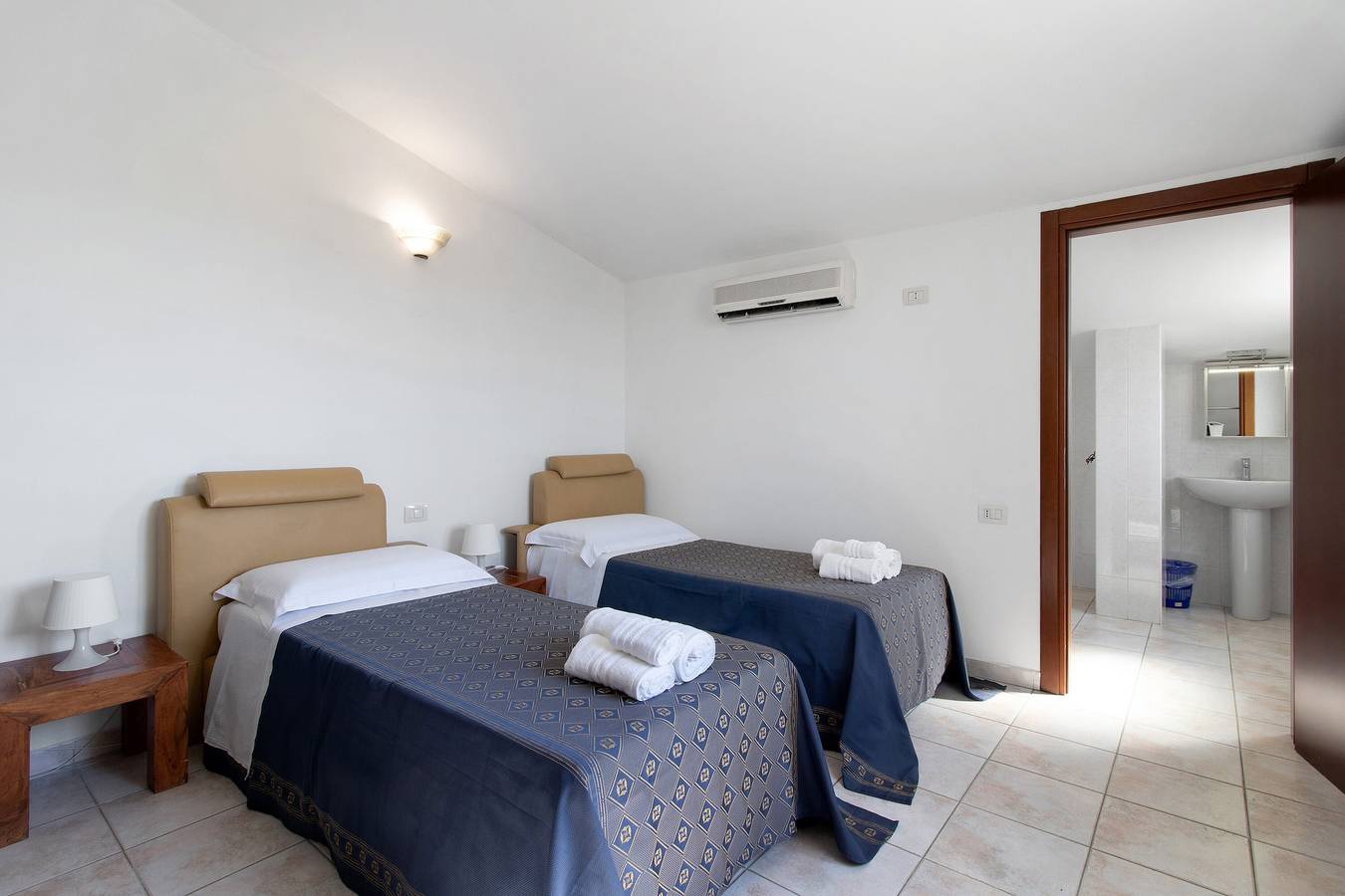 Zimmer 'Villa Ristòries 5' mit Bergblick, Wlan und Klimaanlage in Matera, Piana del Metaponto