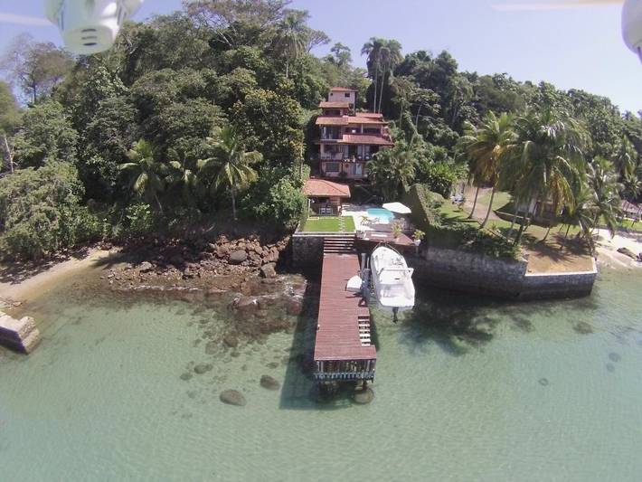 Casas e apartamentos de temporada para 14 pessoas, com piscina e jardim e ainda jacuzzi and sauna em Angra dos Reis