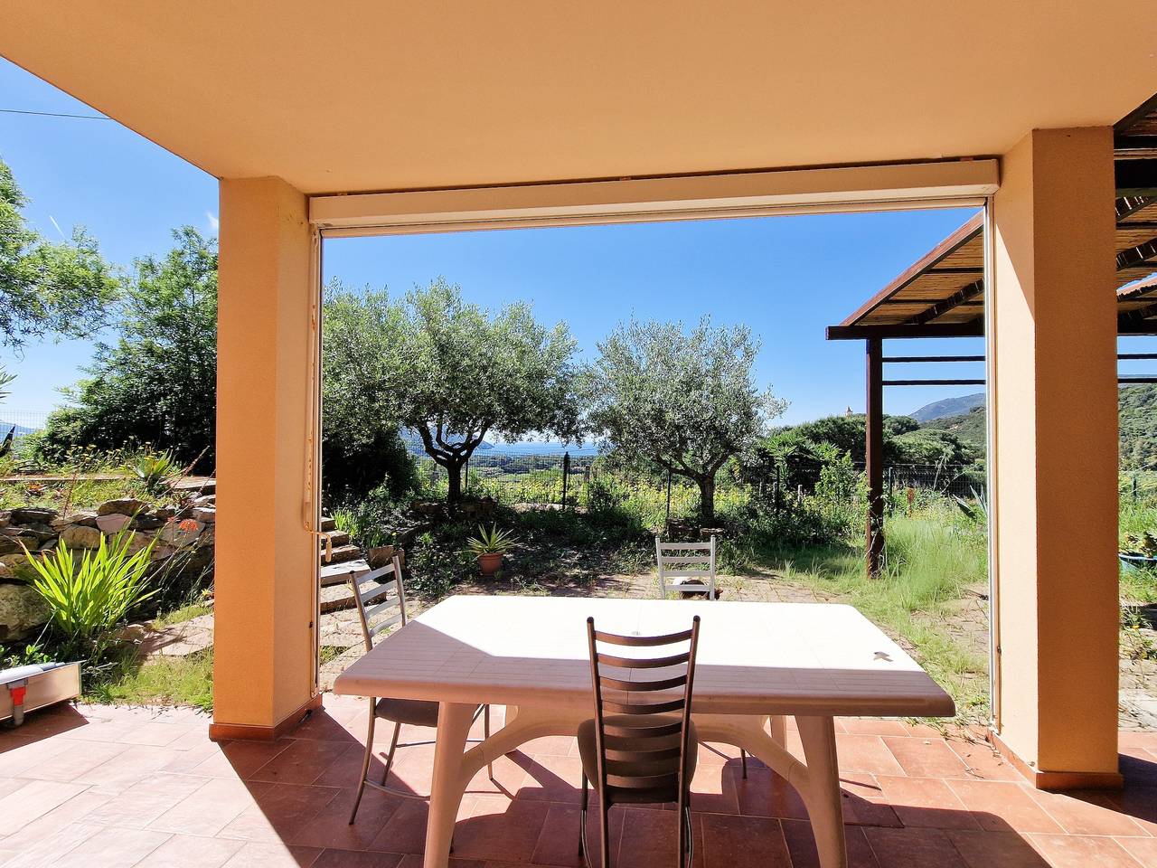 Ganze Wohnung, Apartment 'Lacona Beach' mit privater Veranda in Lacona, Capoliveri
