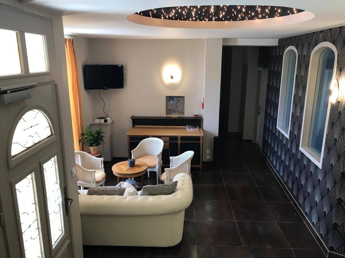 Basic Triple Room in La Roche-sur-Yon, Vallée de la Loire
