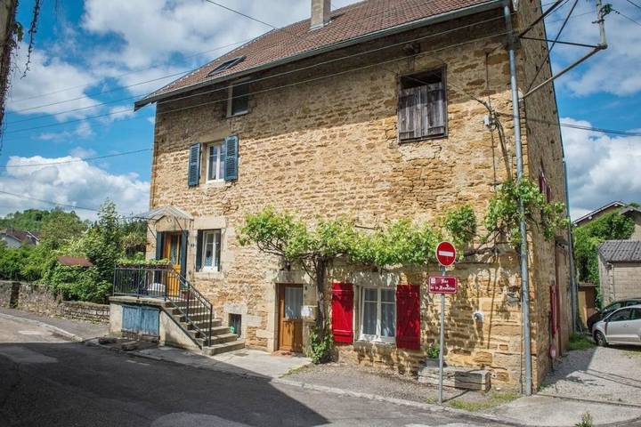 Gîte pour 4 personnes, avec Jardin à Arbois (homonymie)