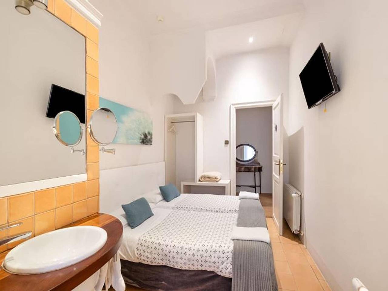 Farmhouse in Anoia near Montserrat Monastery in Capellades, Barcelona Binnenland