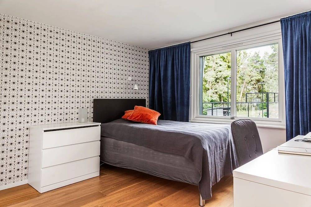 Archipelago Villa With Private Padel court & dock in Mörtnäs, Stockholmer Schärengarten